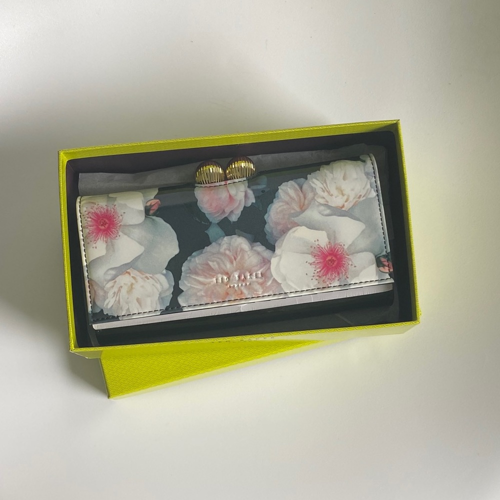 REDUCED PRICE! TED BAKER wallet/clutch NEVER USED!